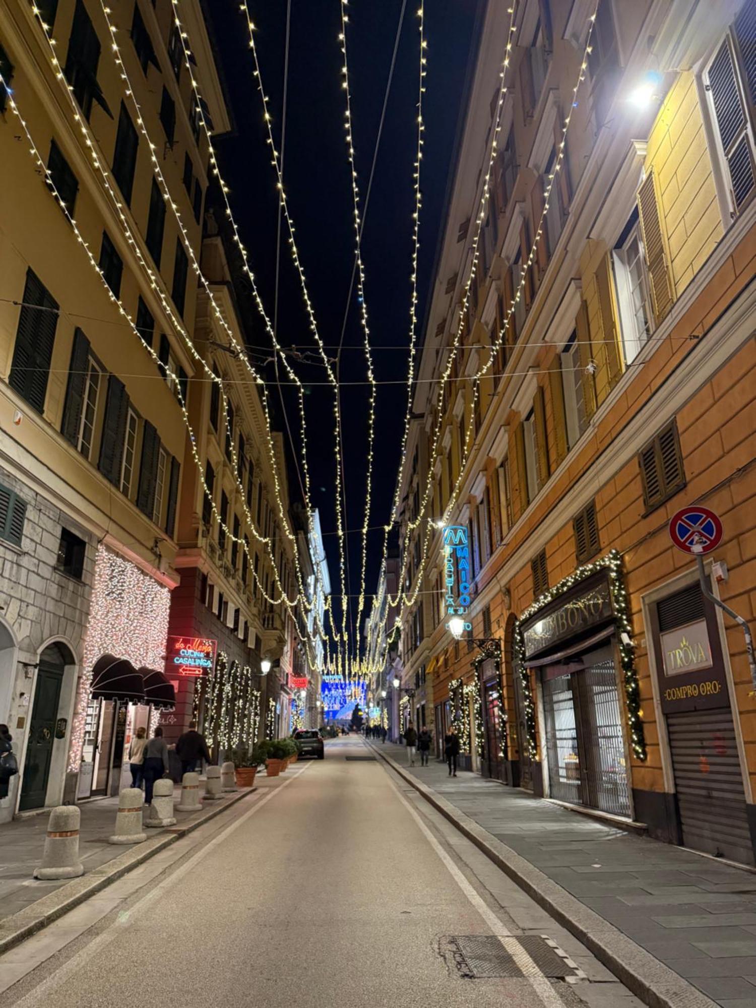 The First Luccoli Garibaldi Rolli Lejlighed Genova Eksteriør billede